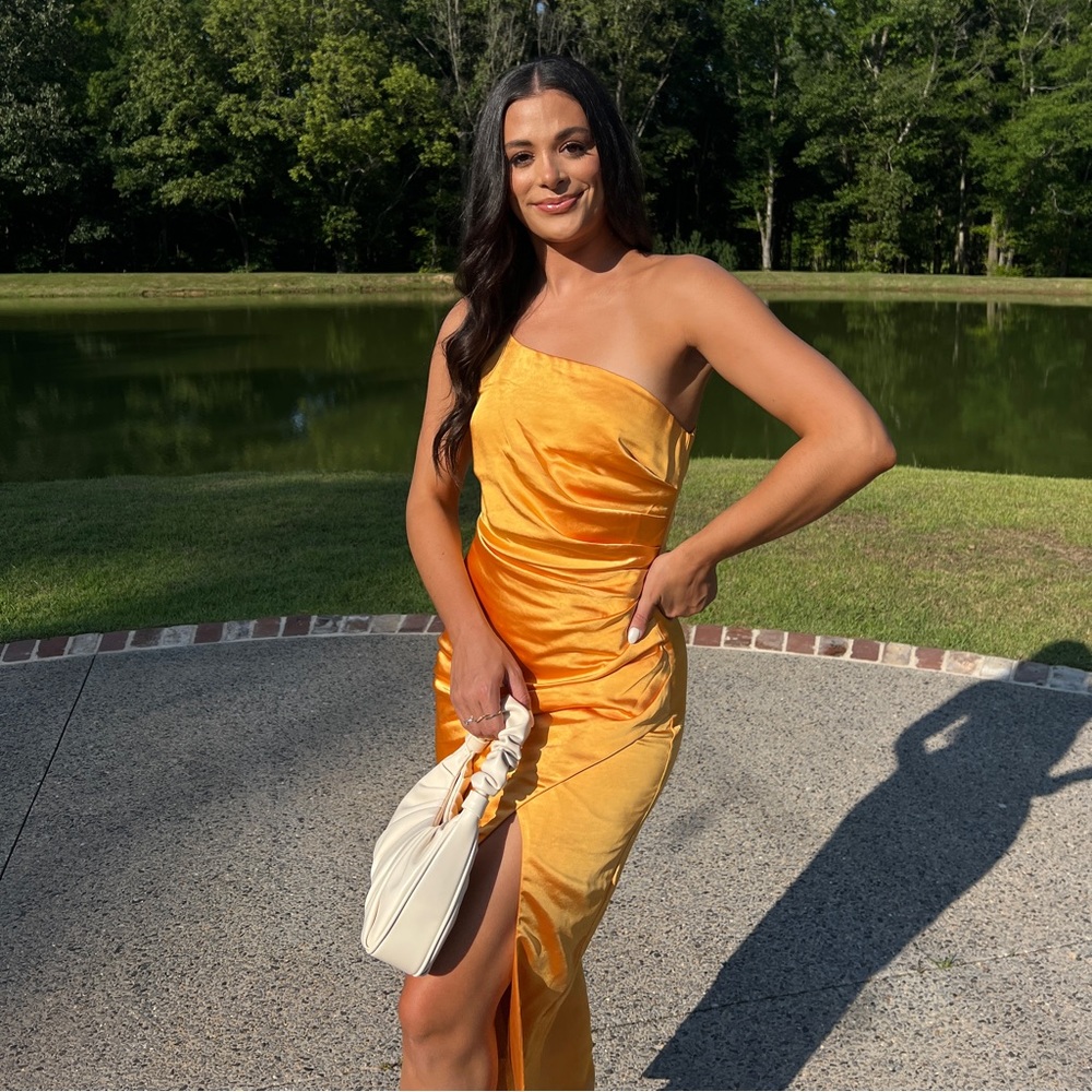 Size S Elliatt Isabelle Dress in Mango